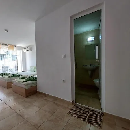 Guest House West 3*