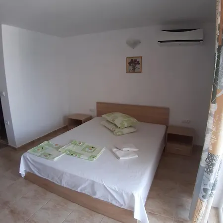 Guest house West