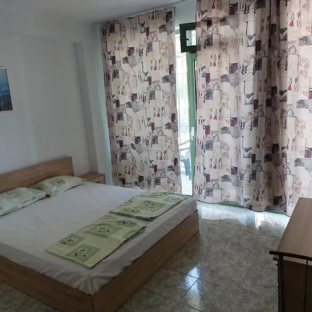 Guest House West 3*