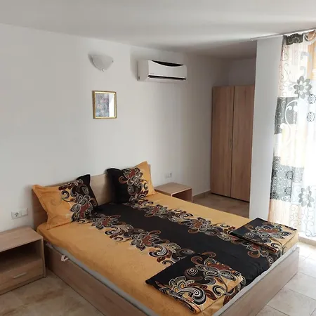 West * Sluneční pobřeží
